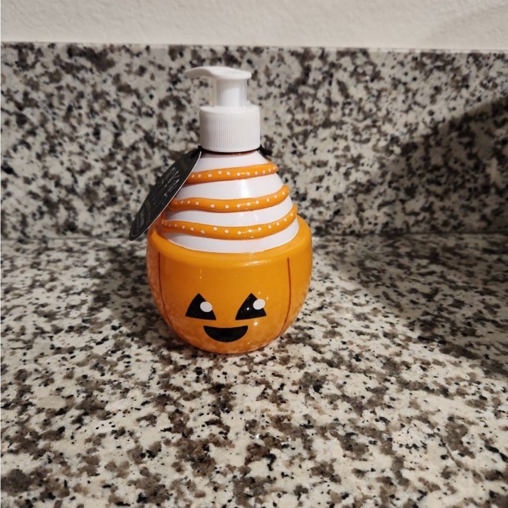 New Maison De Base Halloween Pumpkin Hand Soap Pump